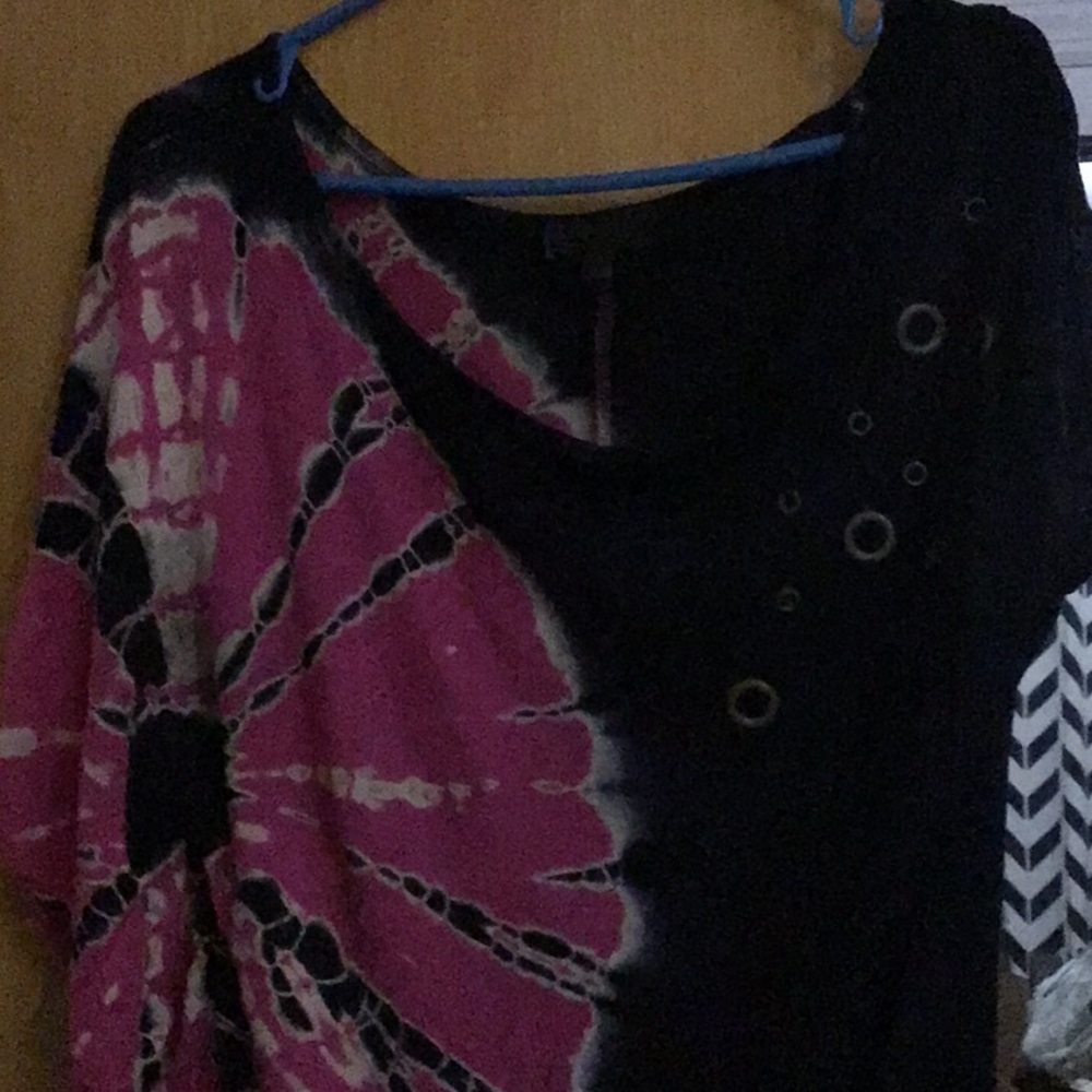 Black and pink top